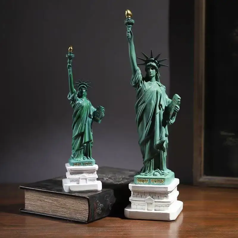 Travel Accessories New York - 自由の女神像の模型。デスクアクセサリー、コレクション、旅行のお土産。ニューヨーク、オフィス、家庭、インテリア、部屋の装飾品として。