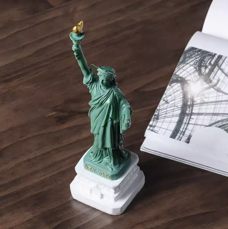自由のニューヨーク像モデル、オフィスデスクアクセサリー、収集 - Travel Accessories New York のレビューと価格