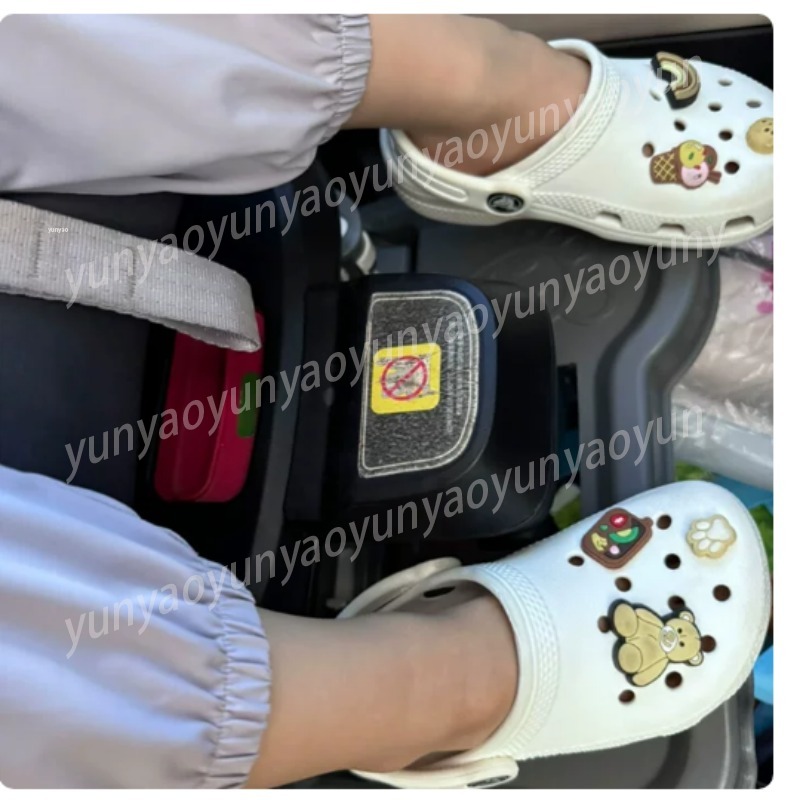 ポータブル折りたたみ式車用ベビーフットレストペダルユニバーサ - Travel Accessories For Baby のレビューと価格